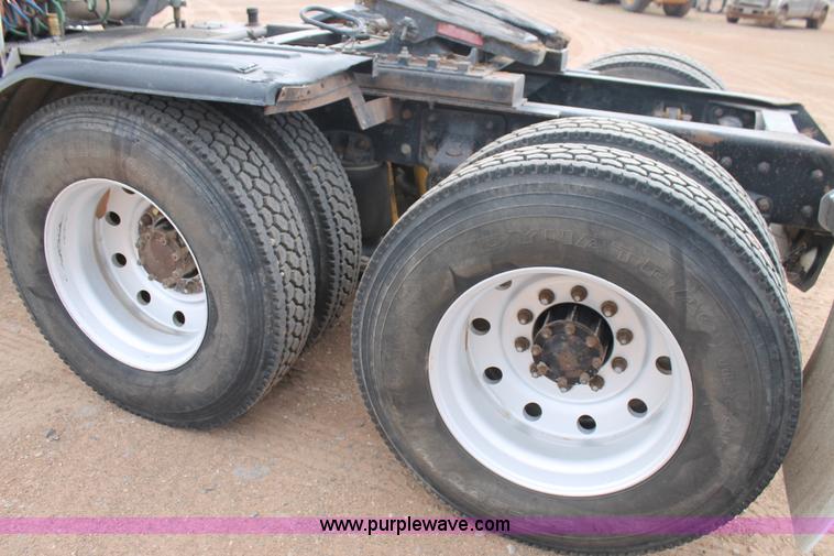 image for item L4369 1994 Mack CH613 semi truck