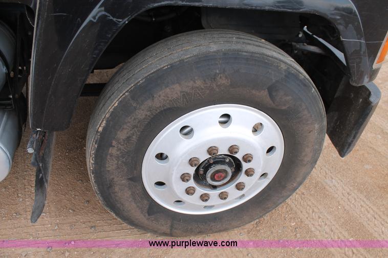 image for item L4369 1994 Mack CH613 semi truck