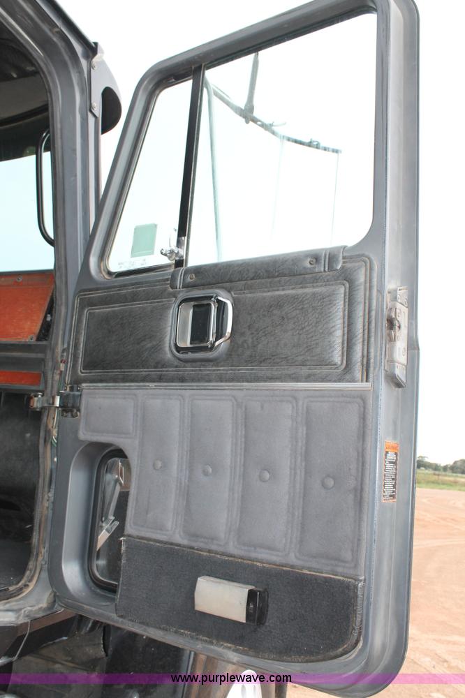 image for item L4369 1994 Mack CH613 semi truck