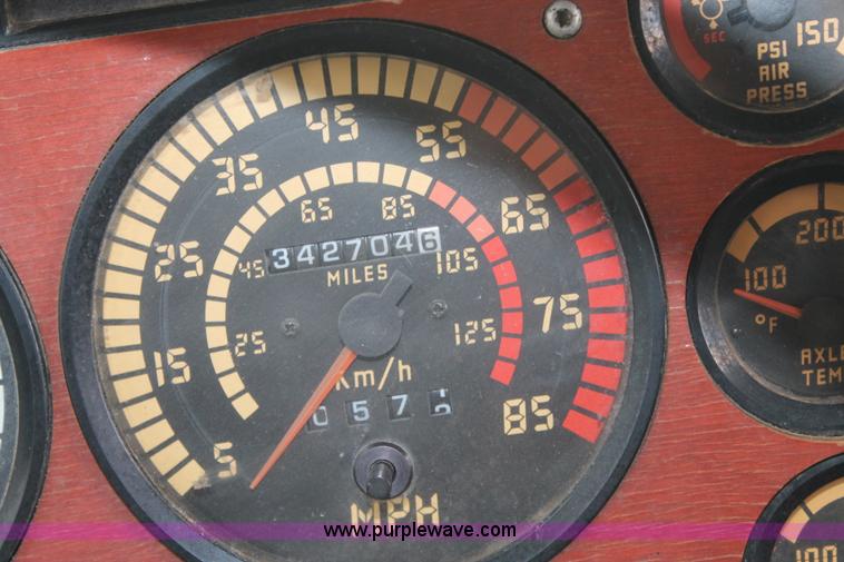 image for item L4369 1994 Mack CH613 semi truck