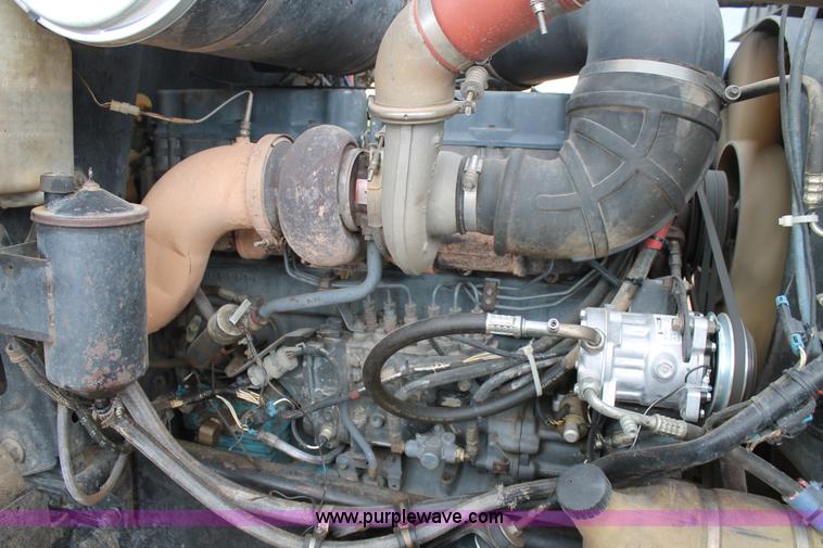 image for item L4369 1994 Mack CH613 semi truck