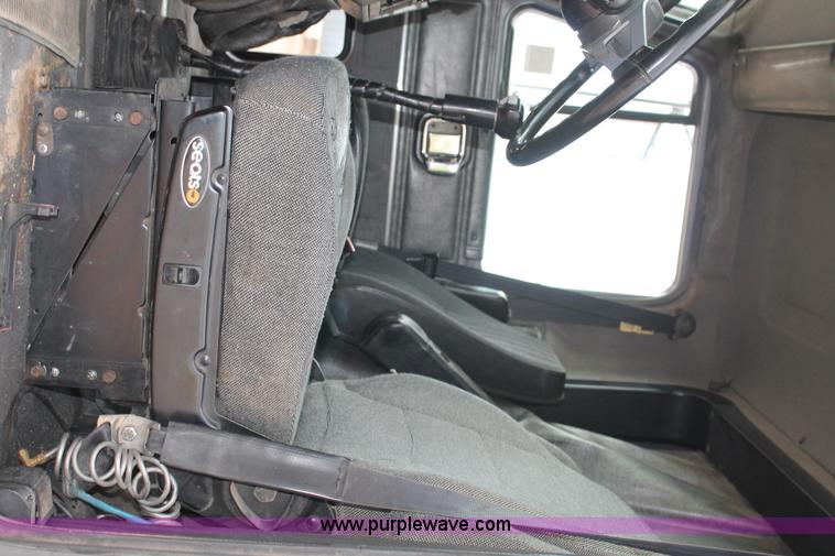 image for item L4369 1994 Mack CH613 semi truck