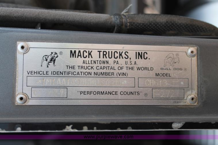 image for item L4369 1994 Mack CH613 semi truck