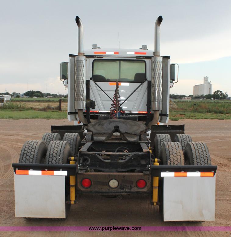 image for item L4371 2001 Mack CH613 semi truck