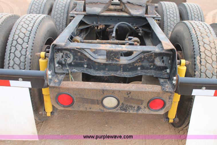 image for item L4371 2001 Mack CH613 semi truck