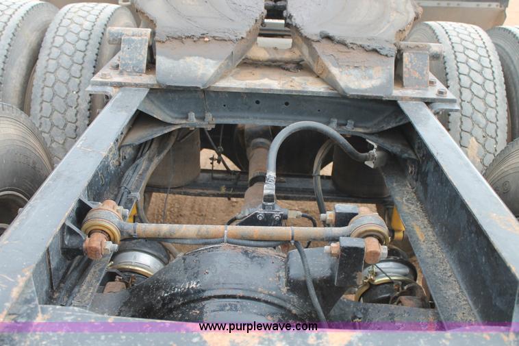 image for item L4371 2001 Mack CH613 semi truck