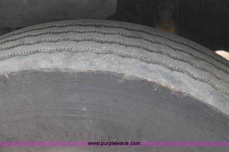 image for item L4371 2001 Mack CH613 semi truck