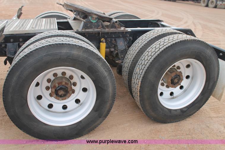 image for item L4371 2001 Mack CH613 semi truck