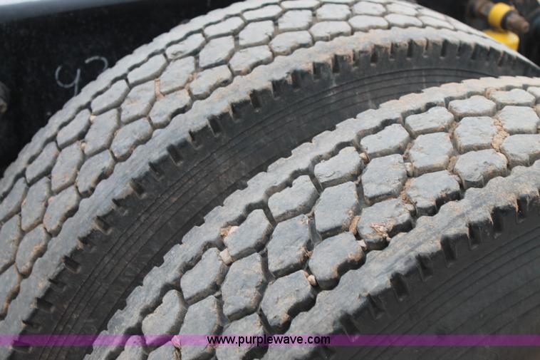 image for item L4371 2001 Mack CH613 semi truck