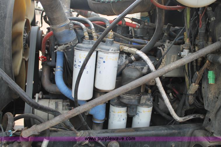 image for item L4371 2001 Mack CH613 semi truck