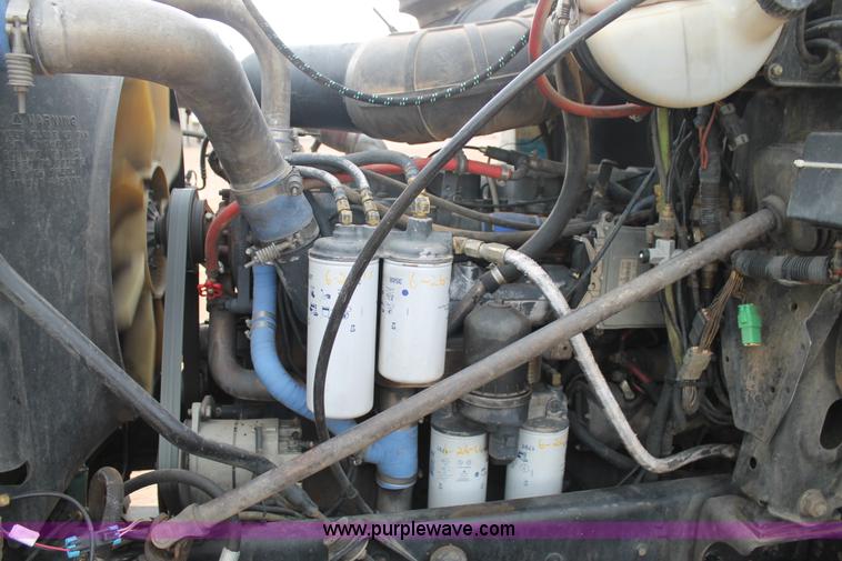 image for item L4371 2001 Mack CH613 semi truck