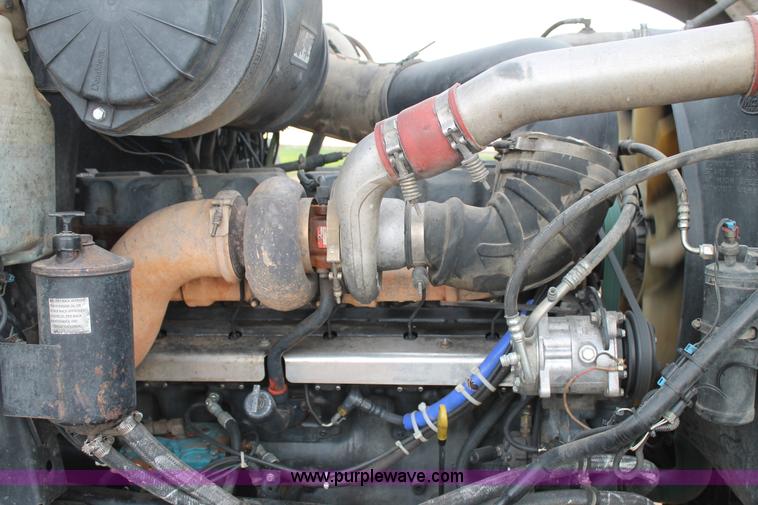 image for item L4371 2001 Mack CH613 semi truck