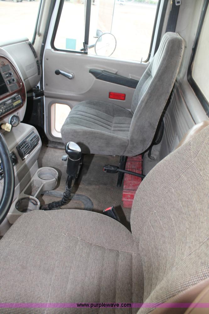 image for item L4371 2001 Mack CH613 semi truck