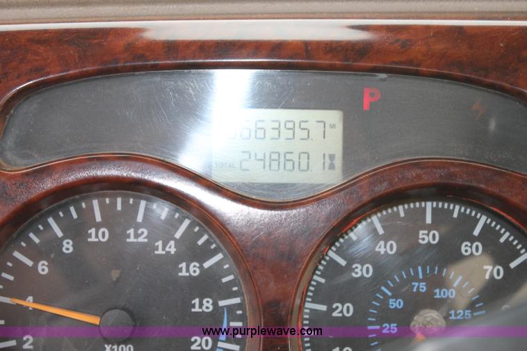 image for item L4371 2001 Mack CH613 semi truck