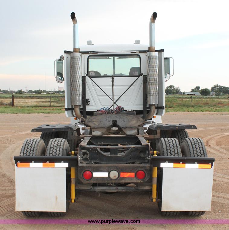 image for item L4373 2000 Mack CH613 semi truck