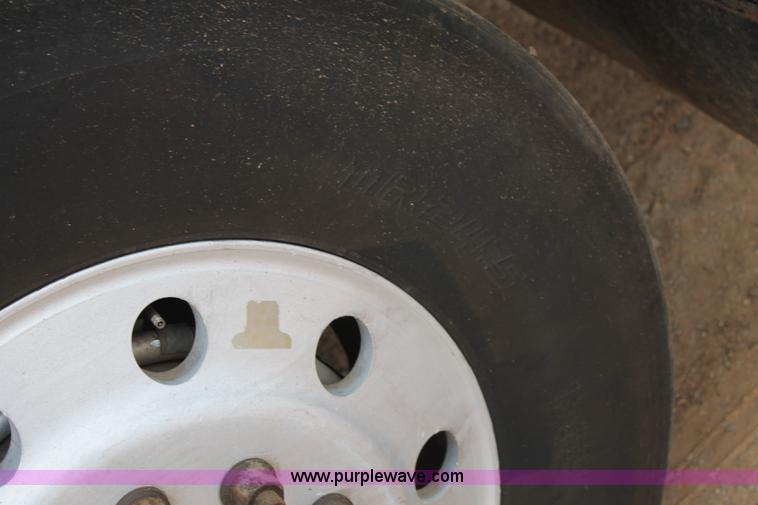 image for item L4373 2000 Mack CH613 semi truck