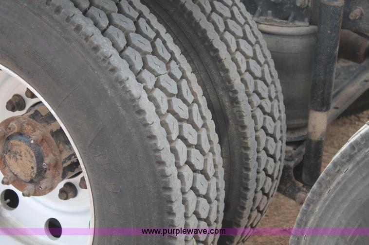 image for item L4373 2000 Mack CH613 semi truck