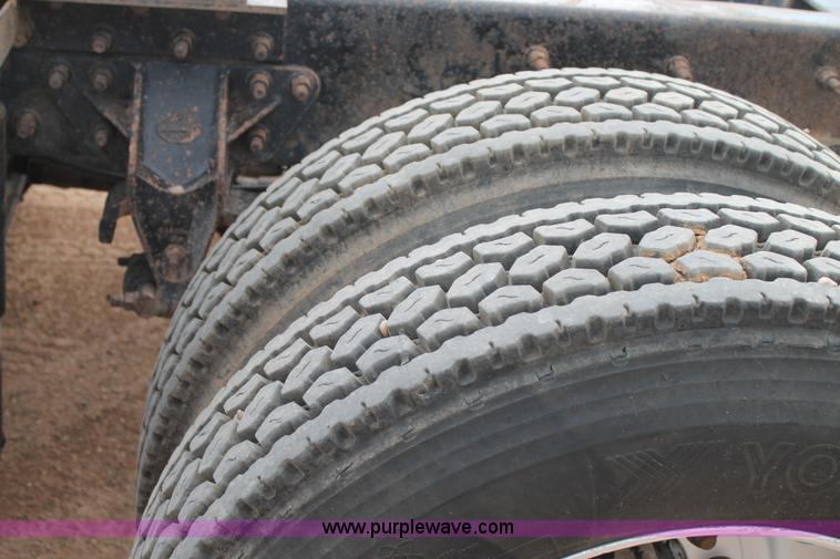 image for item L4373 2000 Mack CH613 semi truck