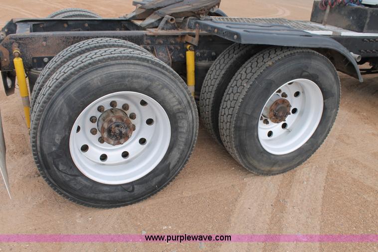 image for item L4373 2000 Mack CH613 semi truck