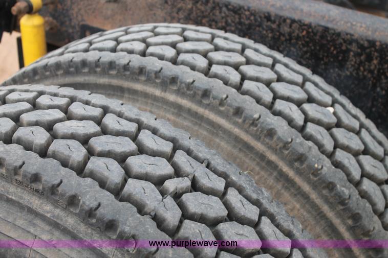 image for item L4373 2000 Mack CH613 semi truck