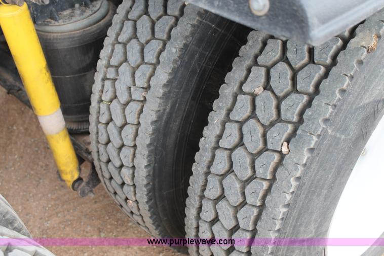 image for item L4373 2000 Mack CH613 semi truck