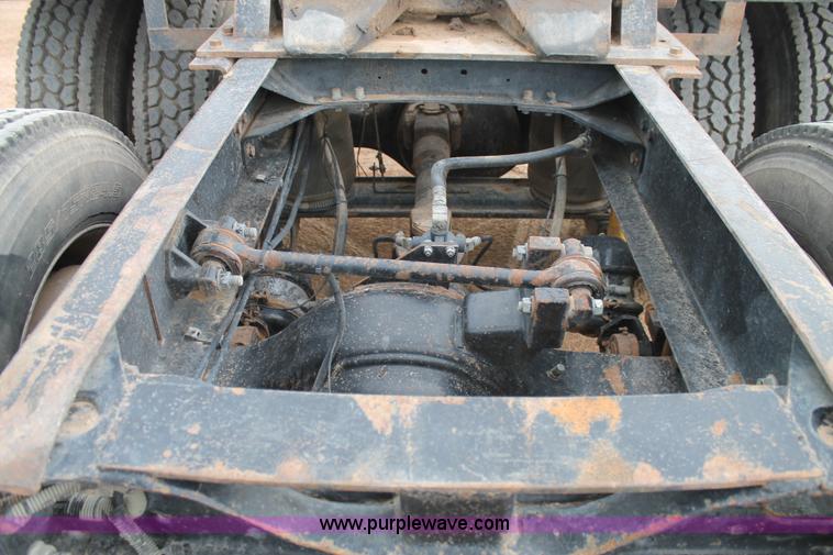 image for item L4373 2000 Mack CH613 semi truck