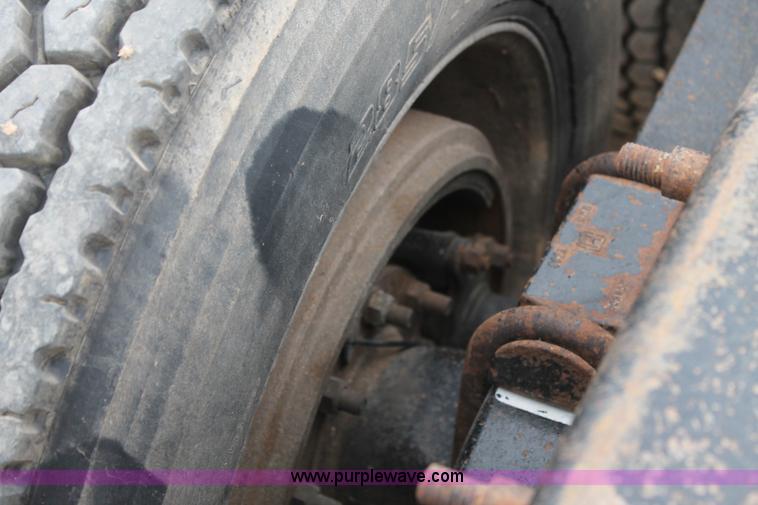 image for item L4373 2000 Mack CH613 semi truck