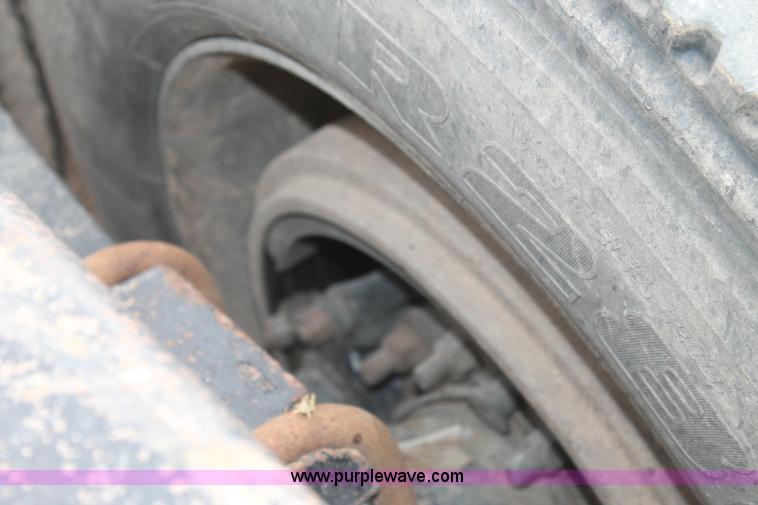 image for item L4373 2000 Mack CH613 semi truck