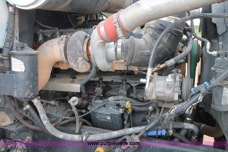 image for item L4373 2000 Mack CH613 semi truck