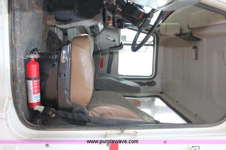 image for item L4373 2000 Mack CH613 semi truck