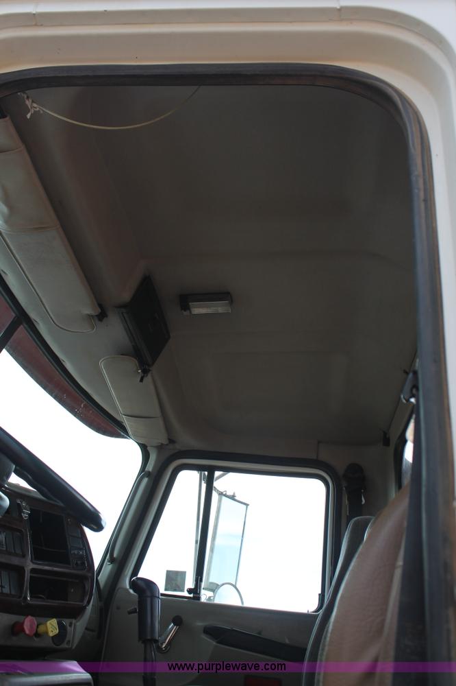 image for item L4373 2000 Mack CH613 semi truck