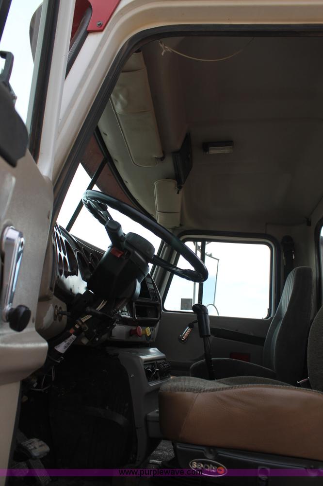 image for item L4373 2000 Mack CH613 semi truck