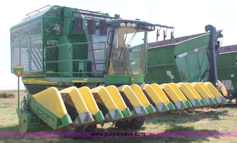 image for item L4416 2006 John Deere 7460 cotton stripper