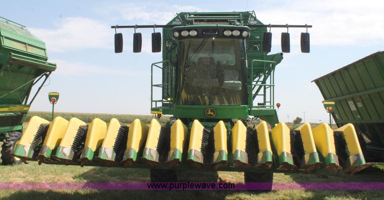 image for item L4416 2006 John Deere 7460 cotton stripper