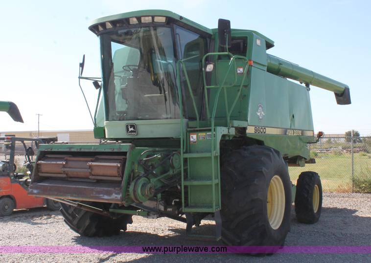 image for item L4424 1997 John Deere 9600 combine