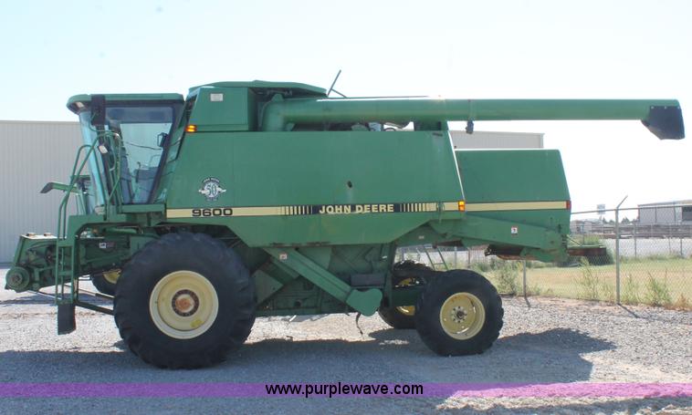 image for item L4424 1997 John Deere 9600 combine