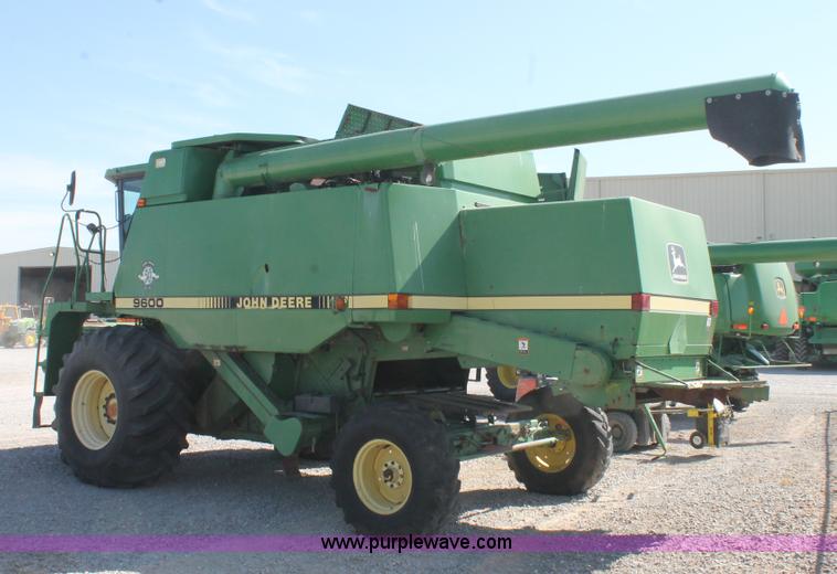 image for item L4424 1997 John Deere 9600 combine