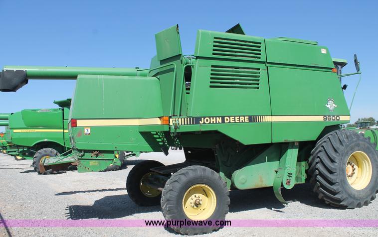 image for item L4424 1997 John Deere 9600 combine