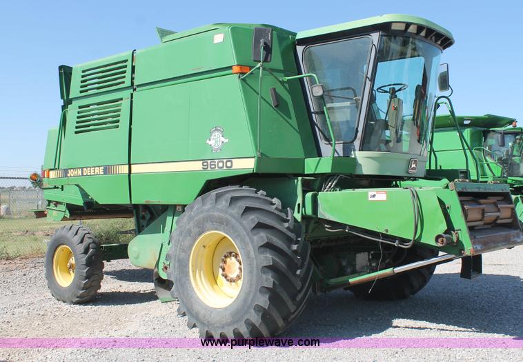 image for item L4424 1997 John Deere 9600 combine