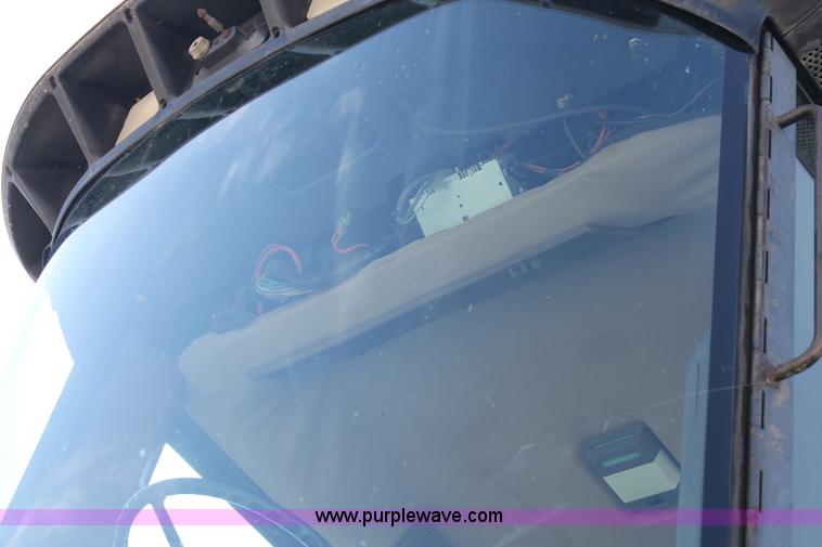 image for item L4424 1997 John Deere 9600 combine