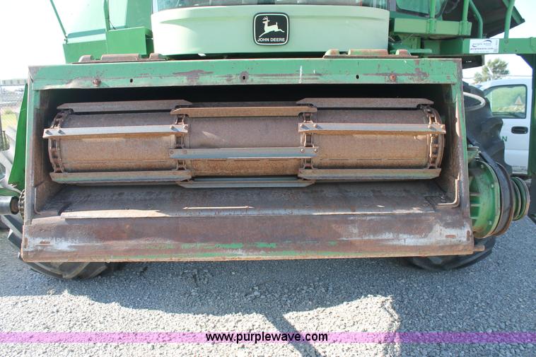 image for item L4424 1997 John Deere 9600 combine