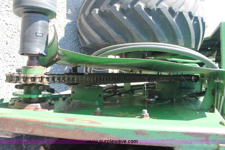image for item L4424 1997 John Deere 9600 combine