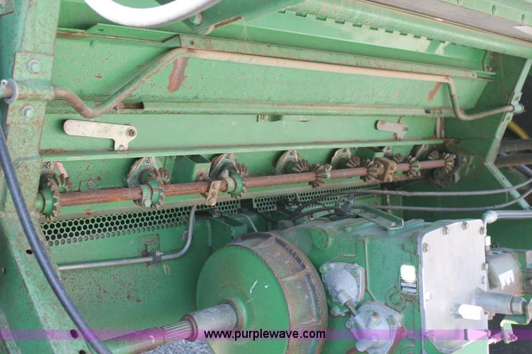image for item L4424 1997 John Deere 9600 combine