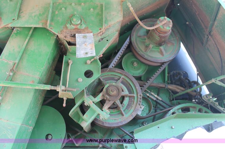 image for item L4424 1997 John Deere 9600 combine