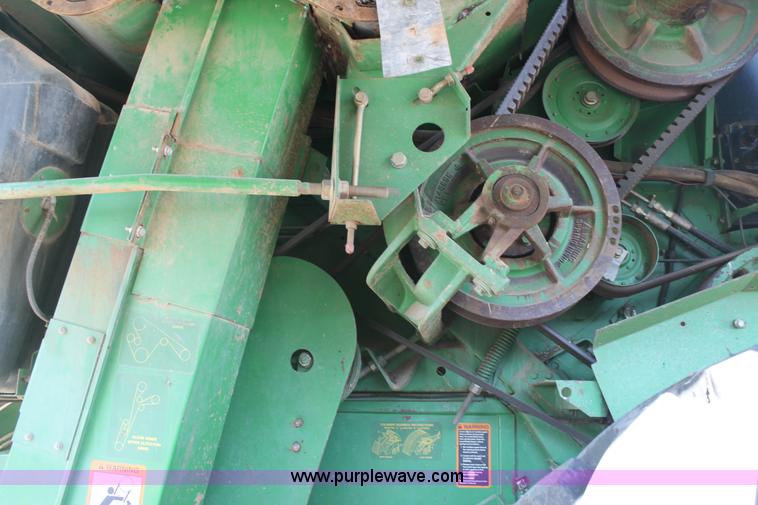 image for item L4424 1997 John Deere 9600 combine