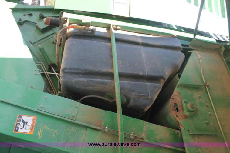 image for item L4424 1997 John Deere 9600 combine