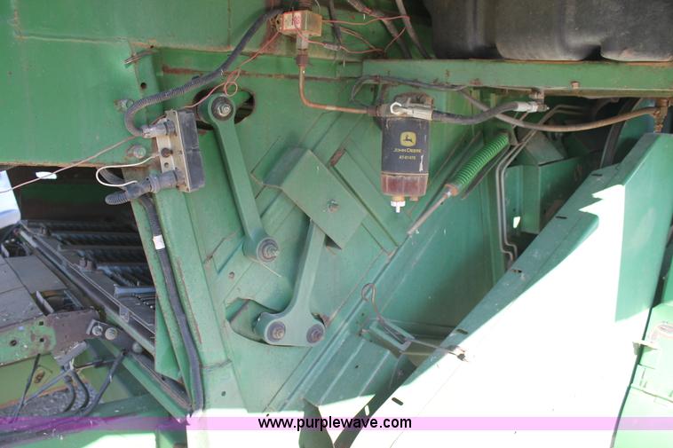 image for item L4424 1997 John Deere 9600 combine