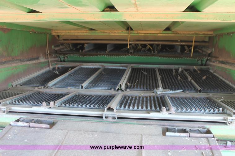 image for item L4424 1997 John Deere 9600 combine