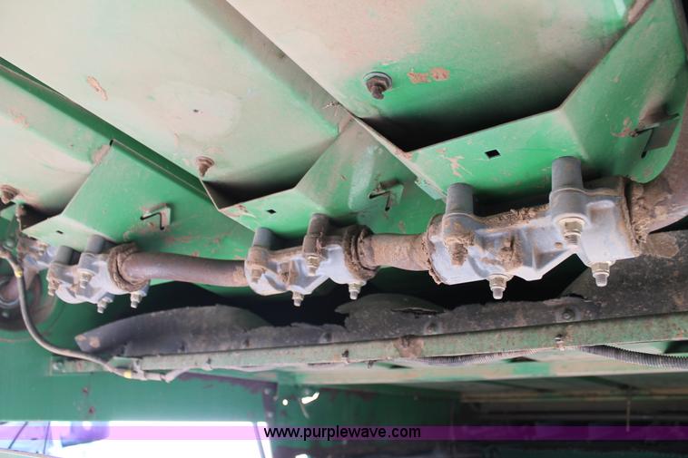 image for item L4424 1997 John Deere 9600 combine