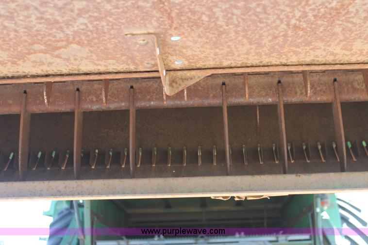 image for item L4424 1997 John Deere 9600 combine